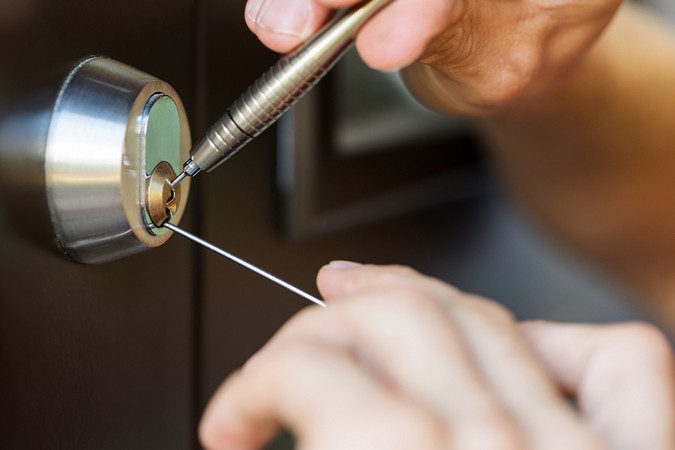 Store or office unlock door locksmith Charleston