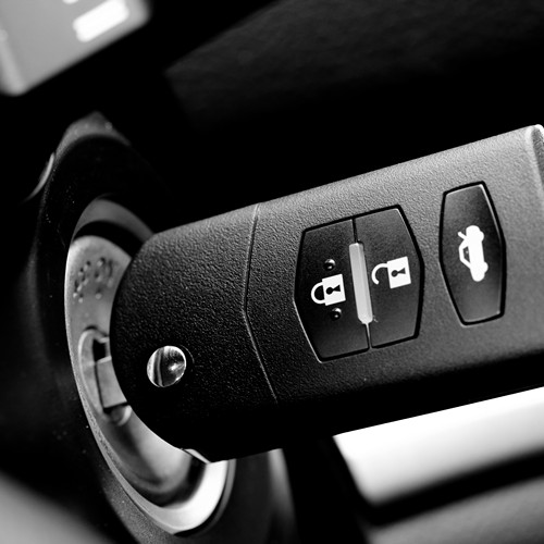 Charleston locksmith technician repairing a car ignitio